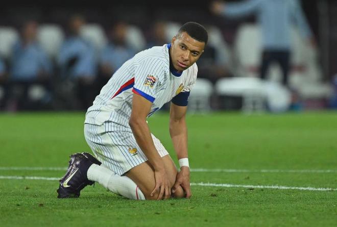 半岛体育-姆巴佩新星出色防守表现突出，DWG前途光明！-半岛体育